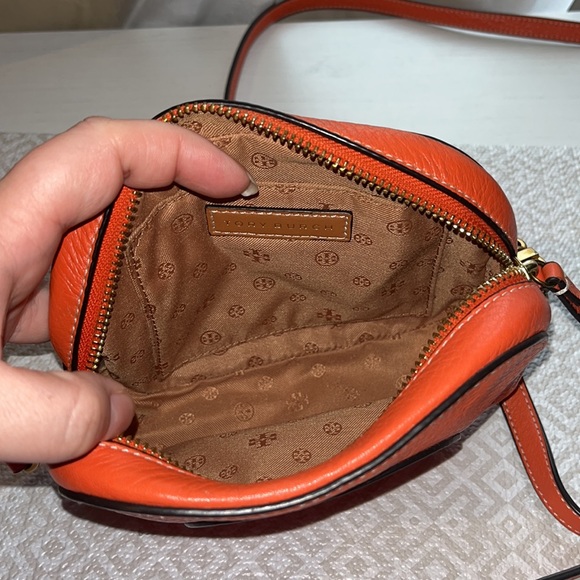 Tory Burch Logo Crossbody Purse - Picture 10 of 15